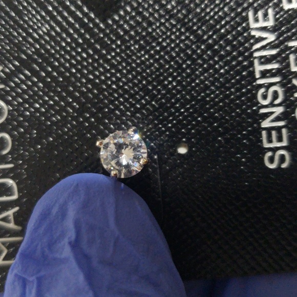 Elegant Silver tone Sparkling Crystal Stud Earrings - Women's Fashion Jewelry - Picture 7 of 7